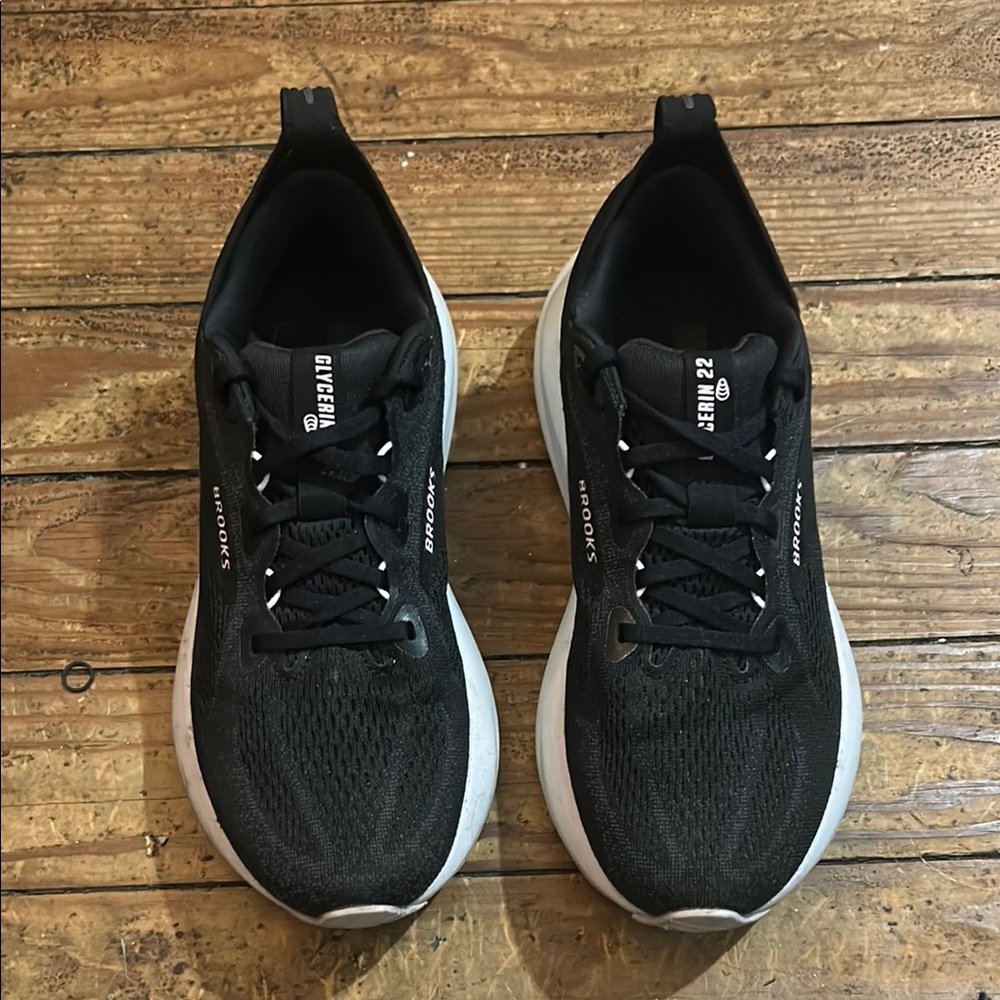 Brooks Black and White Athletic Sneakers glycerin 22